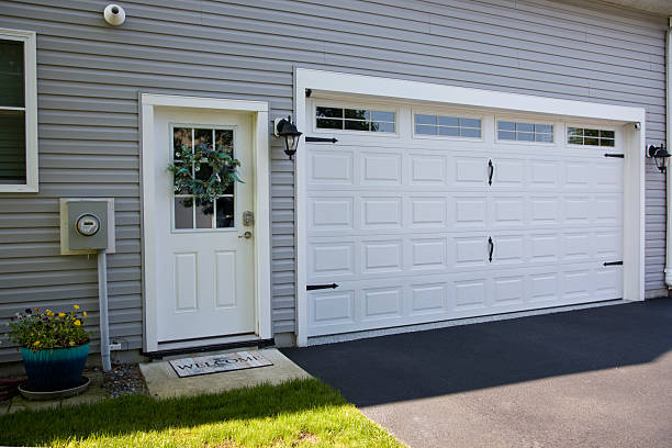 24/7 Emergency Garage Door Panel Replacement experts in Lake Erie Beach, NY